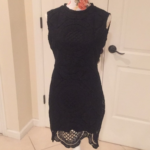 Black Short Sleeveless Lace Dress - Picture 3 of 6